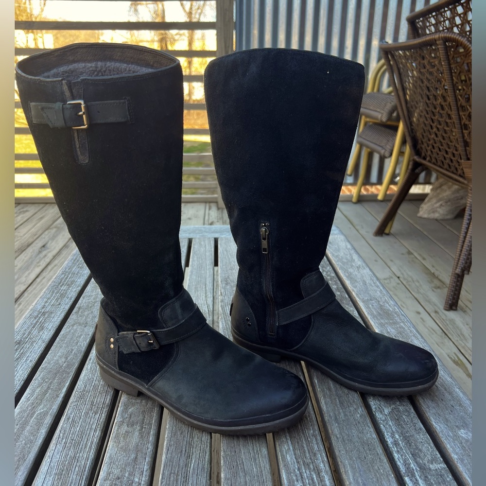 Tall UGG boots 8.5 US / 39.5 EU